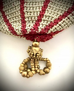 mixed plain & textured metal bead loops with decorative metal bead