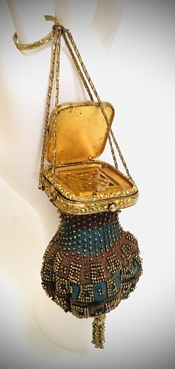 grand tour coin purse with vinaigrette.  pursemuseum2.com