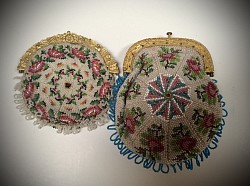 Regency beaded ‘pie crust’ design coin purse, with pie wedge segments