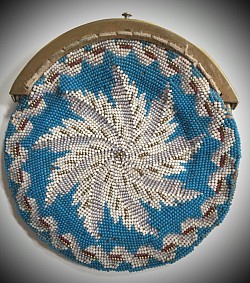 faux (no wedges) Regency beaded pie crust coin purse