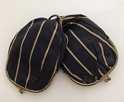 1930’s miser style coin purse center ring with snap closures