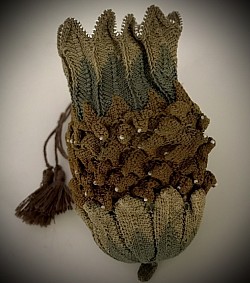 Regency Pineapple Purse 9.5cm l x 6cm w . tassel  is new addition